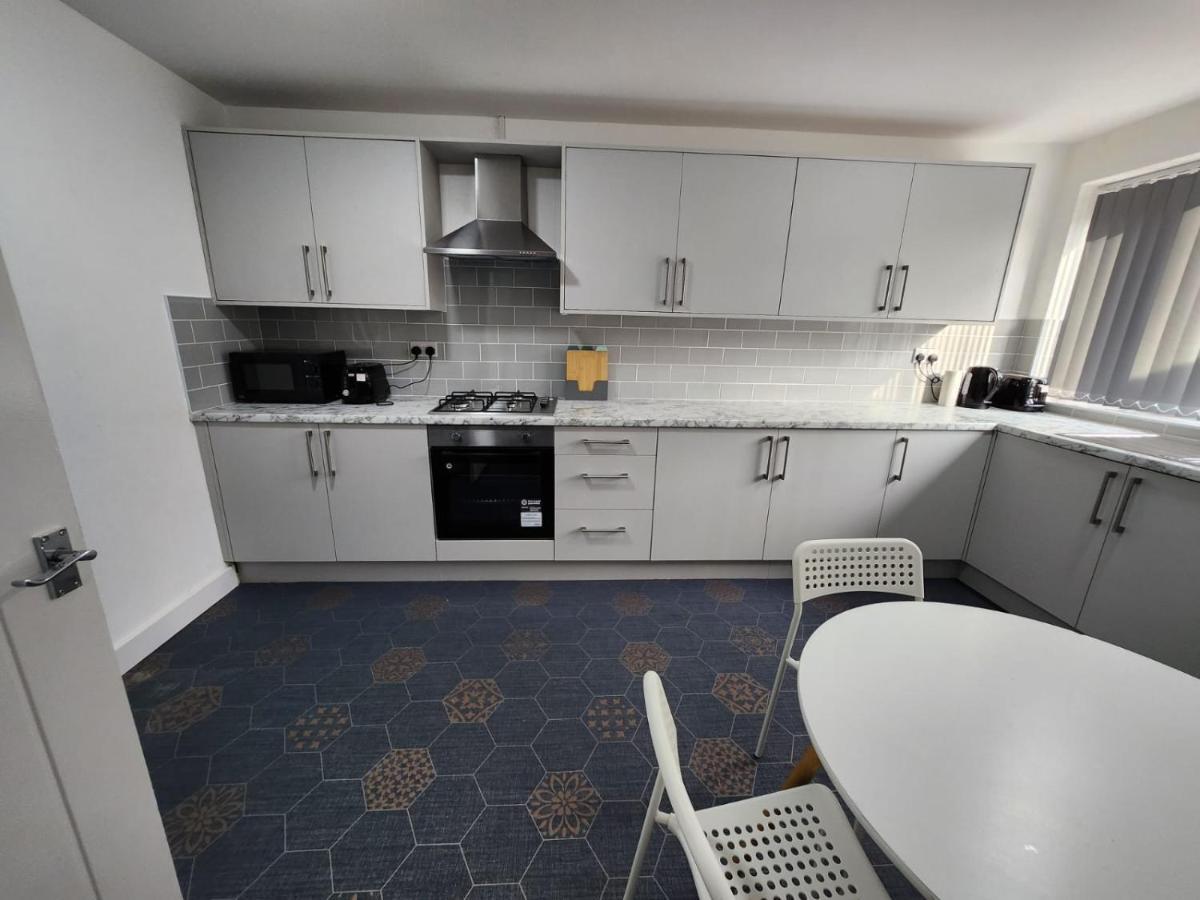 4 Bedroom 2 Bathroom Shared House - Near Bhx And Nec Birmingham Eksteriør billede