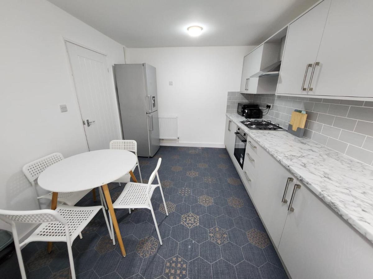 4 Bedroom 2 Bathroom Shared House - Near Bhx And Nec Birmingham Eksteriør billede