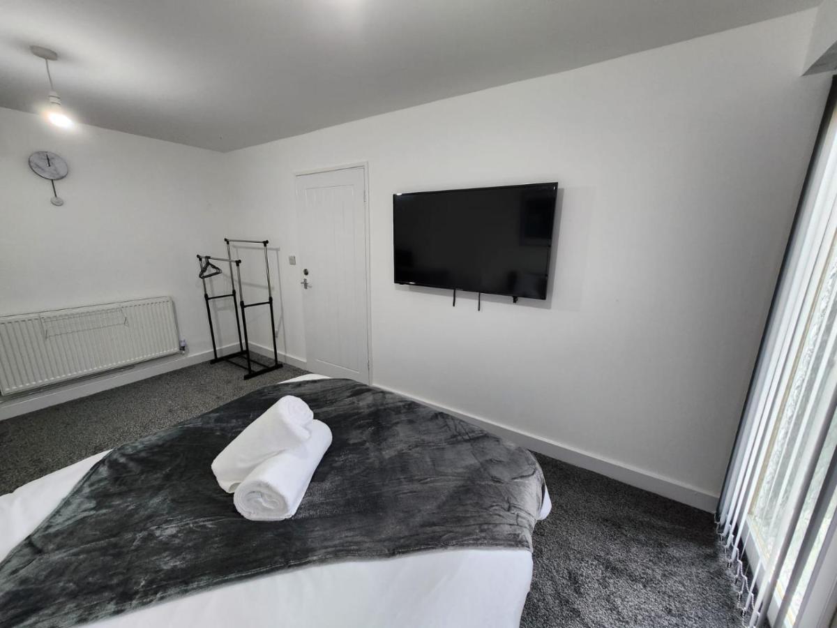 4 Bedroom 2 Bathroom Shared House - Near Bhx And Nec Birmingham Eksteriør billede