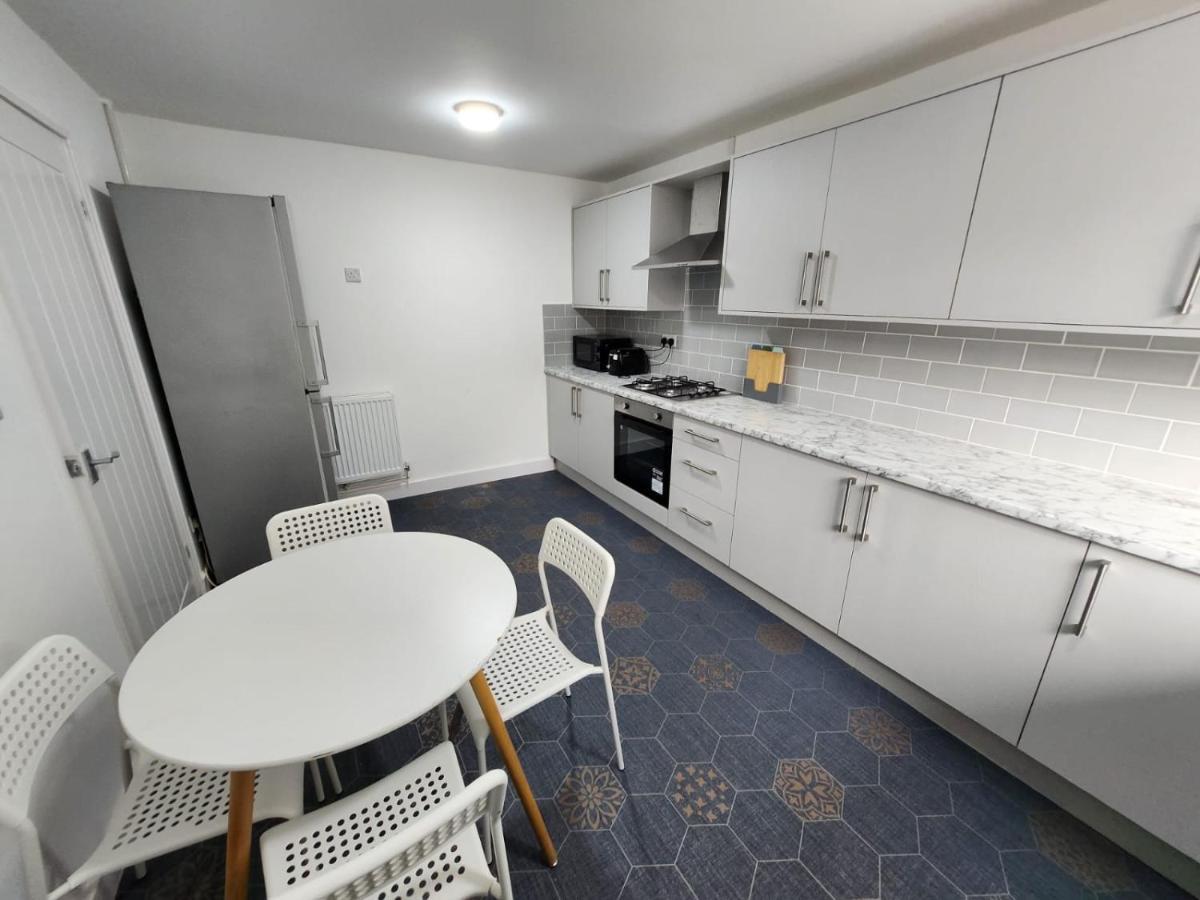 4 Bedroom 2 Bathroom Shared House - Near Bhx And Nec Birmingham Eksteriør billede