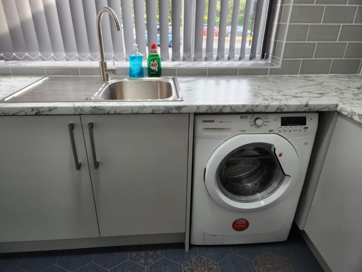 4 Bedroom 2 Bathroom Shared House - Near Bhx And Nec Birmingham Eksteriør billede