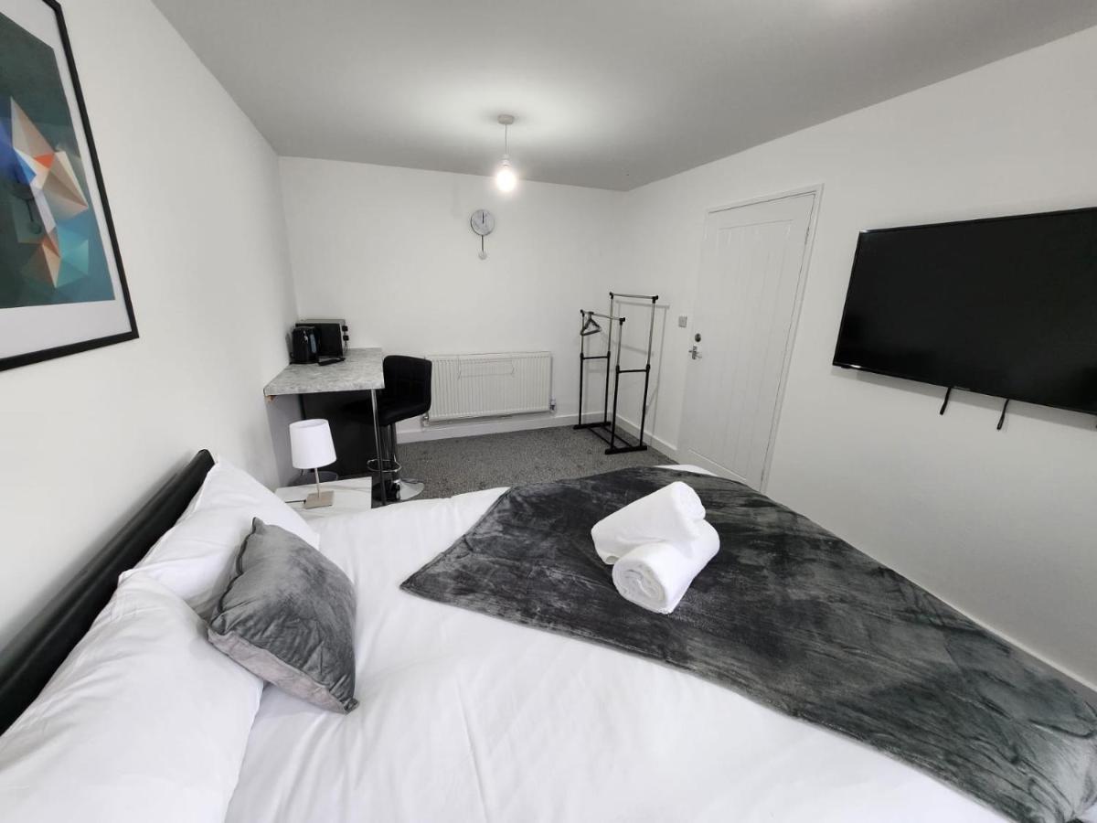 4 Bedroom 2 Bathroom Shared House - Near Bhx And Nec Birmingham Eksteriør billede