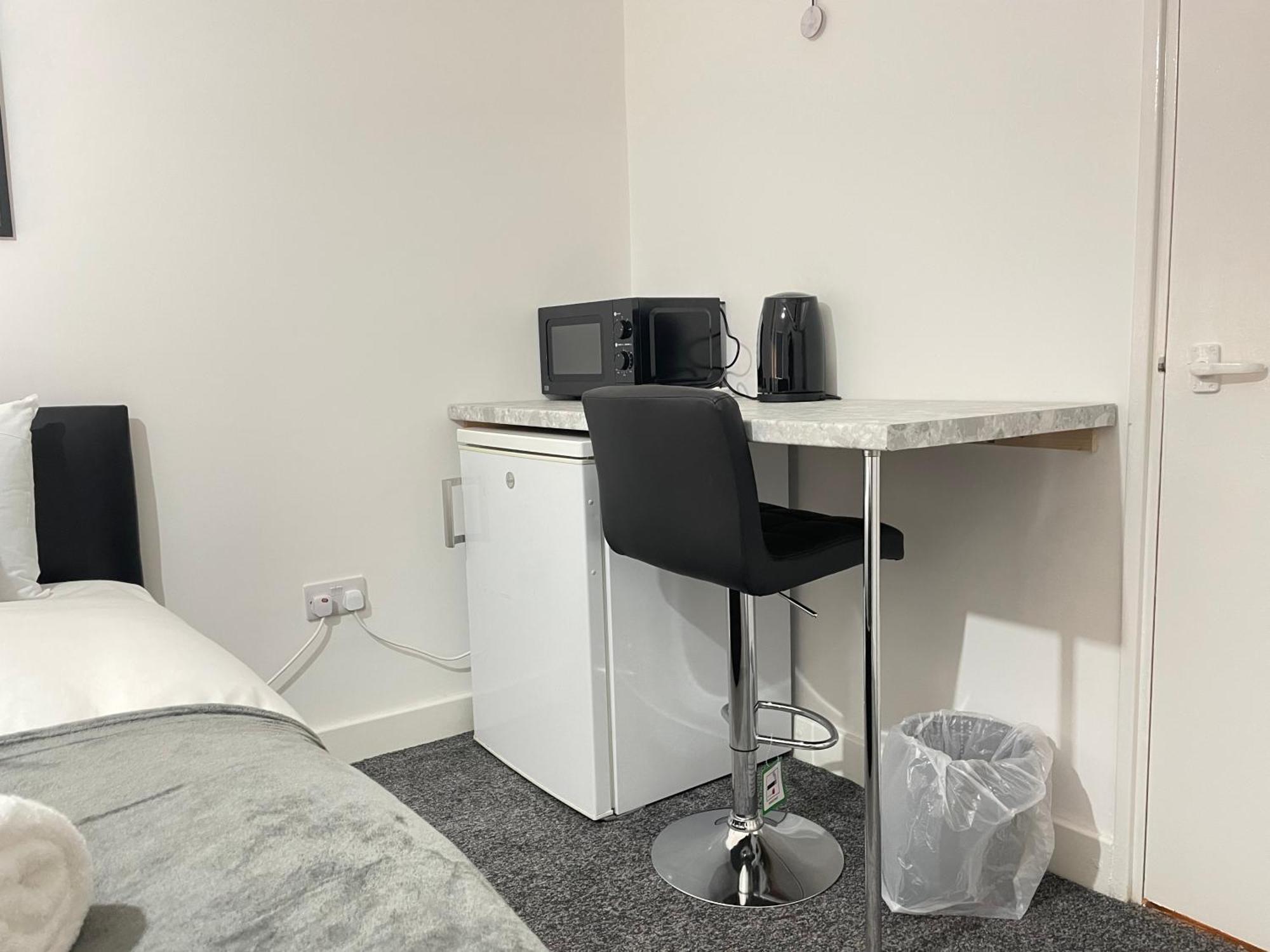 4 Bedroom 2 Bathroom Shared House - Near Bhx And Nec Birmingham Eksteriør billede