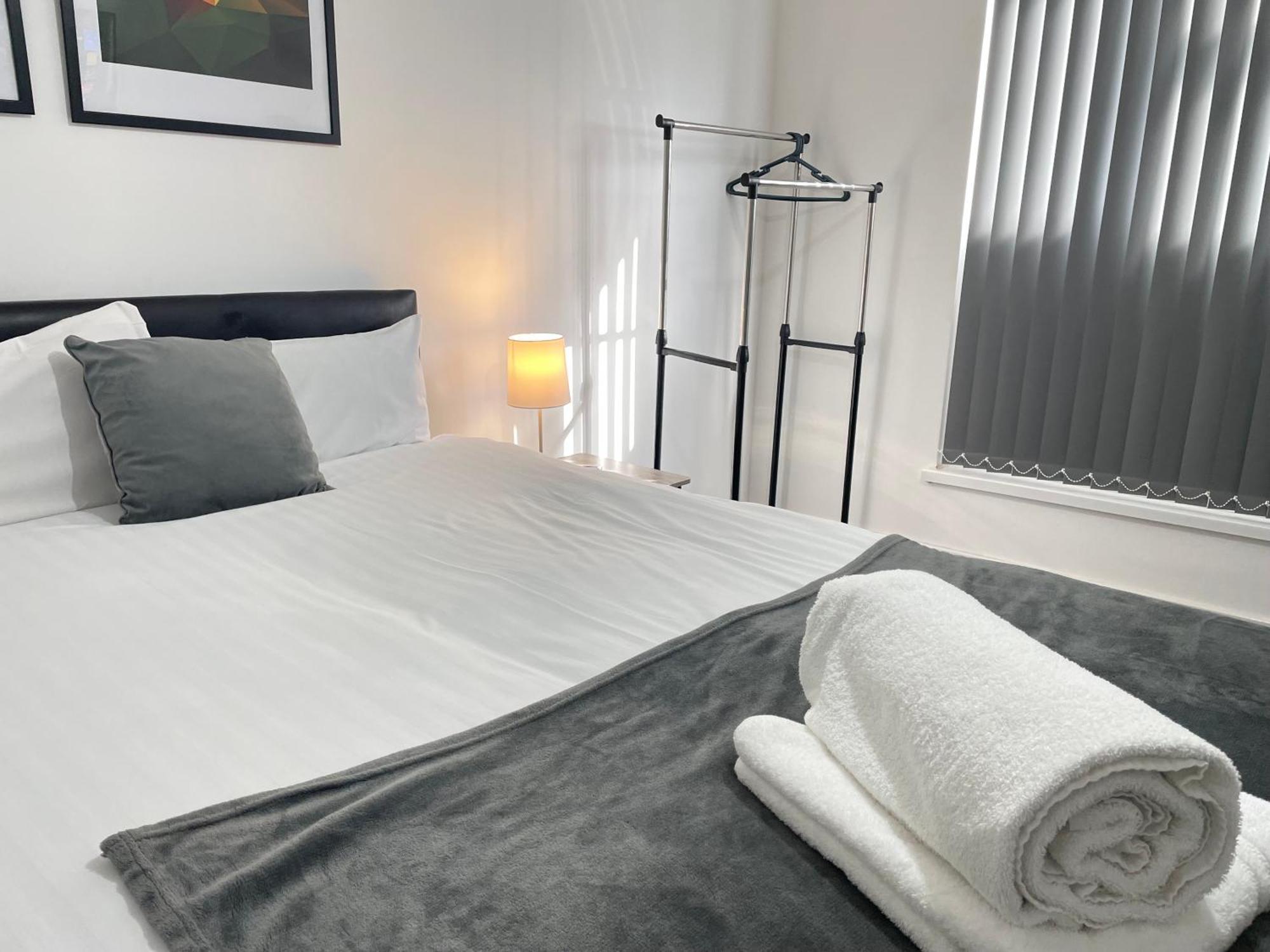 4 Bedroom 2 Bathroom Shared House - Near Bhx And Nec Birmingham Eksteriør billede
