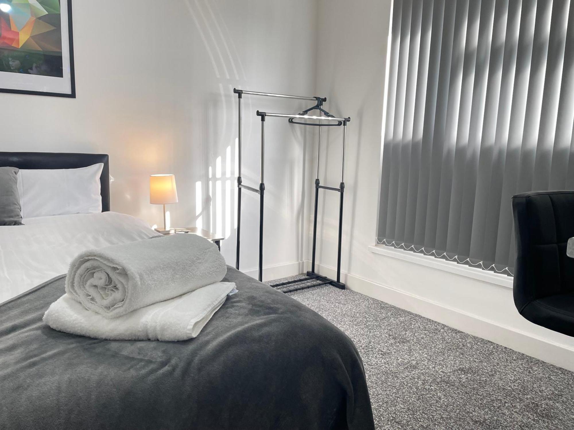 4 Bedroom 2 Bathroom Shared House - Near Bhx And Nec Birmingham Eksteriør billede
